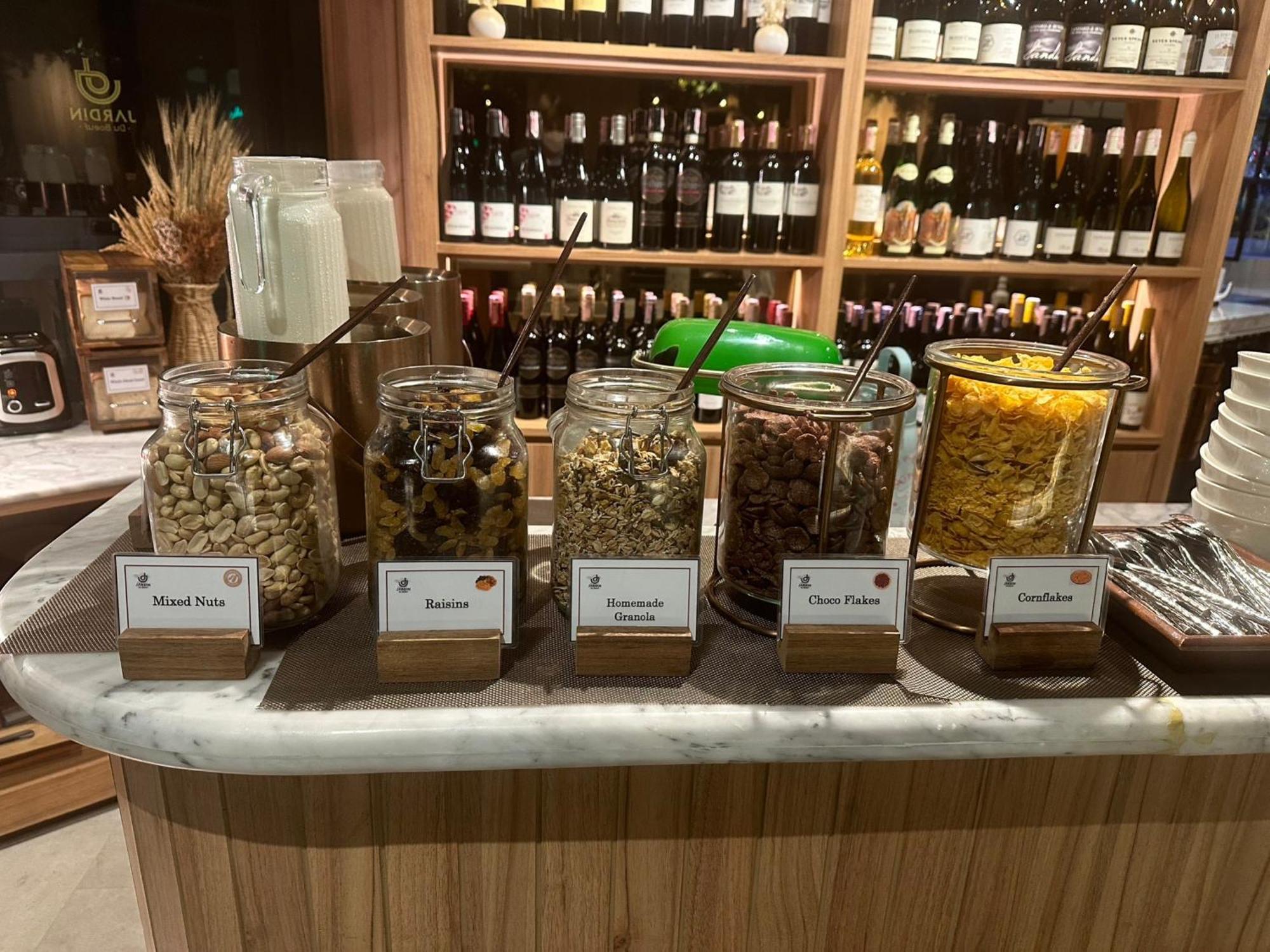 Somerset Rama 9 Bangkok Esterno foto Dried tea leaves at a tea bar