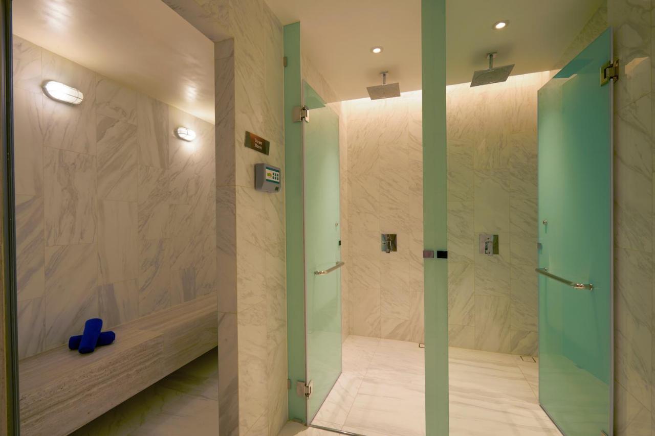 Somerset Rama 9 Bangkok Esterno foto Shower room