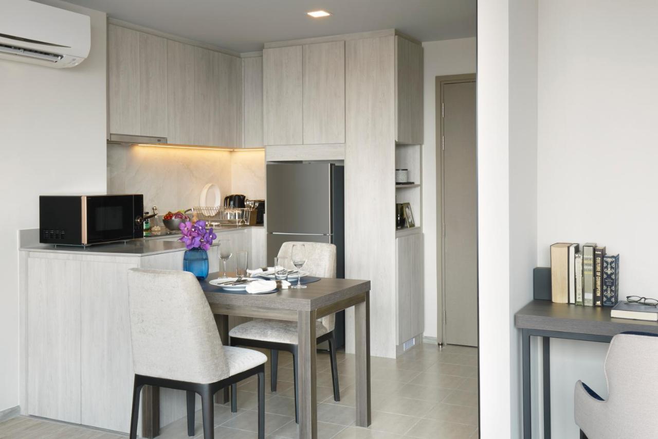 Somerset Rama 9 Bangkok Esterno foto A typical kitchen in a condominium